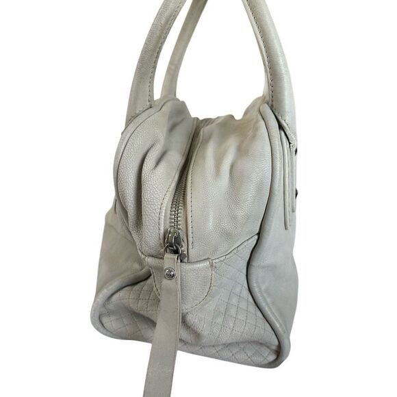 Chanel White Satchel with Iconic CC Logo - Picture 4 of 11